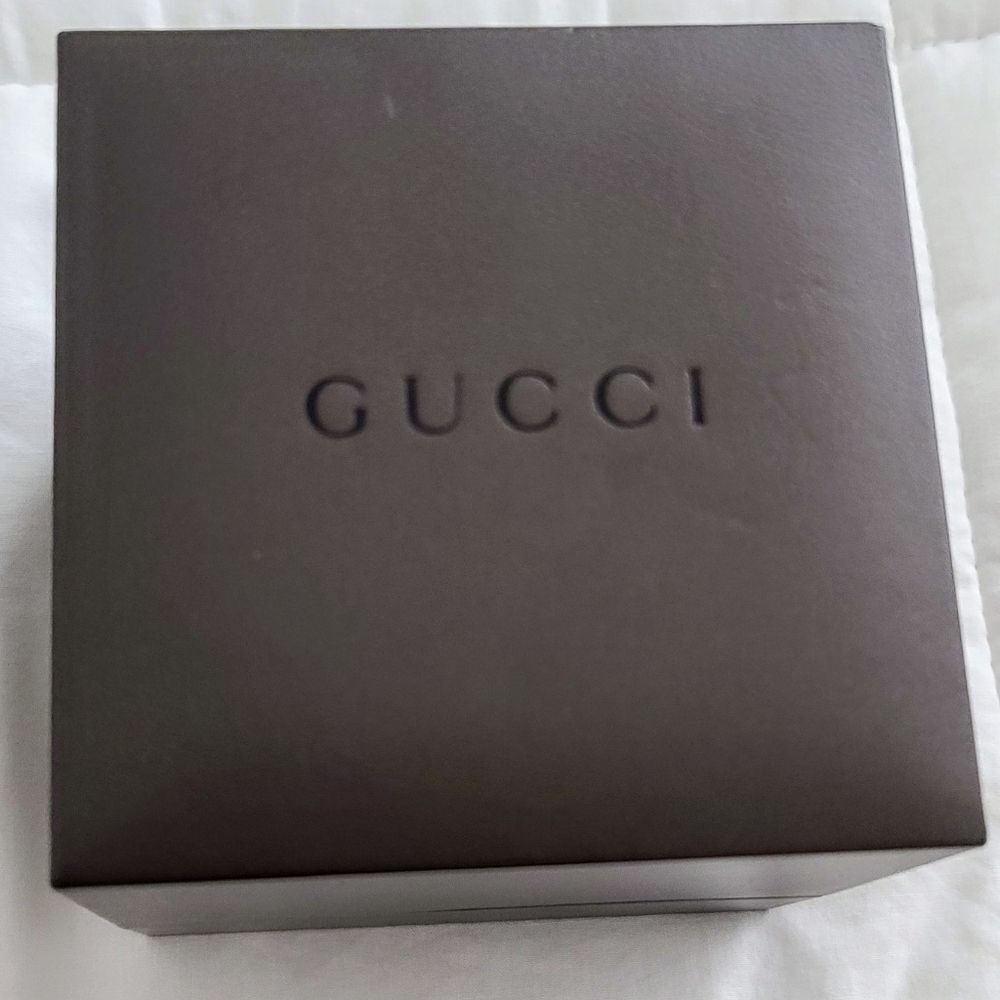Gucci Men's Silver Timepieces 3 ATM 8600M Stainless Steel Water Resistant Watch - Picture 10 of 11